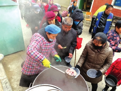 蘭州：一碗臘八粥 滿滿全是愛(ài)