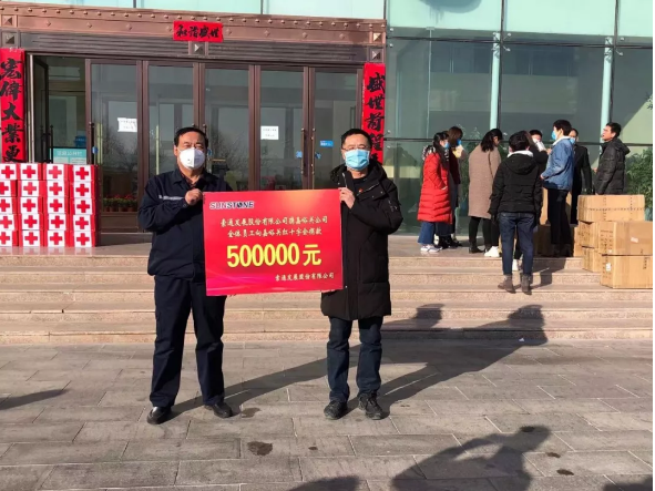 【眾志成城戰(zhàn)勝疫情】你們?cè)谇盀槲覀冋陲L(fēng)擋雨，這點(diǎn)心意請(qǐng)收下！大愛(ài)雄關(guān)我們一起前行