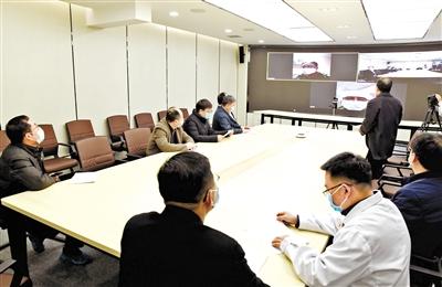 蘭大校長(zhǎng)嚴(yán)純?nèi)A等視頻連線蘭大一院、二院支援湖北醫(yī)療隊(duì)員