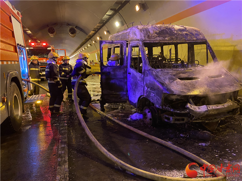 【微視頻】爭分奪秒！蘭州龔家灣消防救援站隧道內(nèi)搶救防疫物資