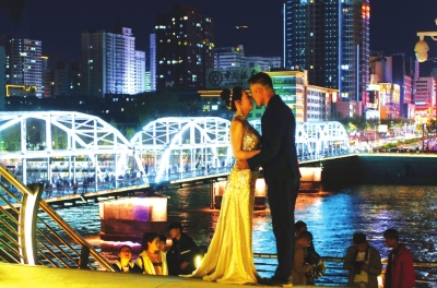 昨夜，中山橋夜景燈光更漂亮了