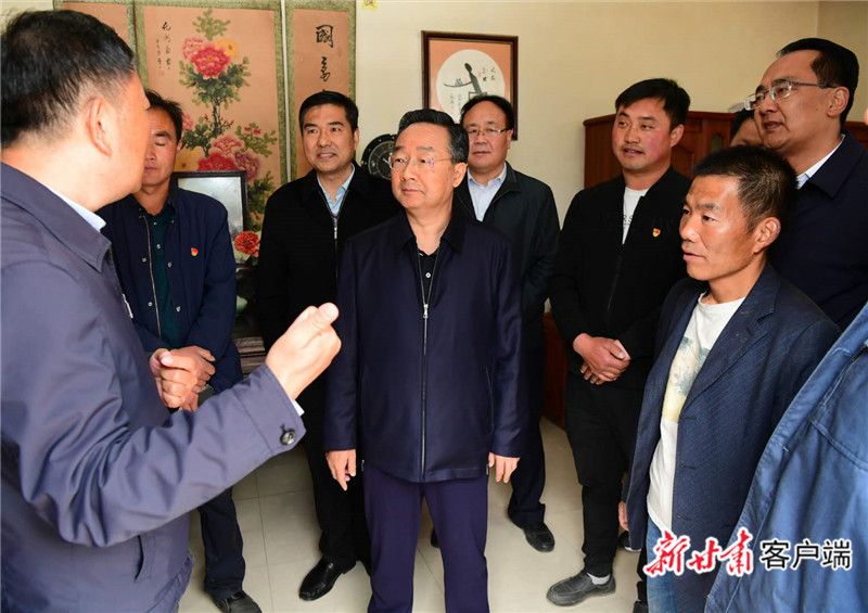 唐仁健在西和縣調研脫貧攻堅工作