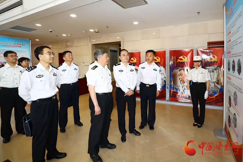 余建在調(diào)研蘭州海關(guān)緝私工作時強(qiáng)調(diào)：深化務(wù)實(shí)協(xié)作 為甘肅改革發(fā)展穩(wěn)定大局作出新的更大貢獻(xiàn)（圖）