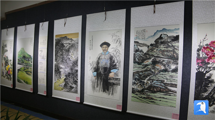 7月1日上午，定西市通渭縣紀委監(jiān)委舉辦“襄郡清風·喜迎建黨99周年”廉政文化書畫展， 共同為黨的生日獻禮。_副本.jpg