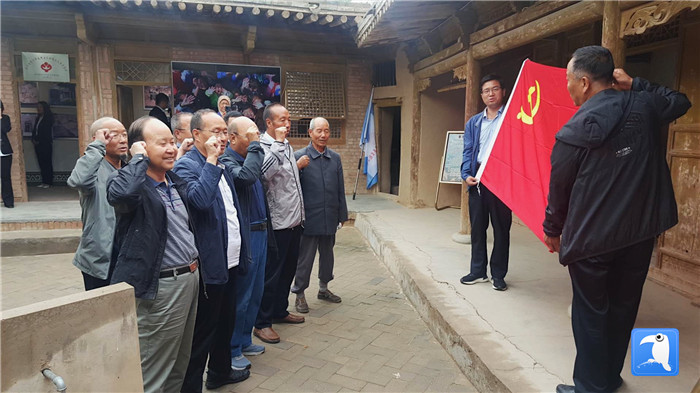 7月1日，臨夏州紀委監(jiān)委機關黨總支組織退休黨支部部分黨員前往東鄉(xiāng)縣布楞溝村史館，開展主題黨日活動。_副本.jpg
