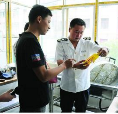 蘭州市場(chǎng)監(jiān)管局綜合行政執(zhí)法隊(duì)開展學(xué)校、托幼機(jī)構(gòu)食品安全專項(xiàng)檢查