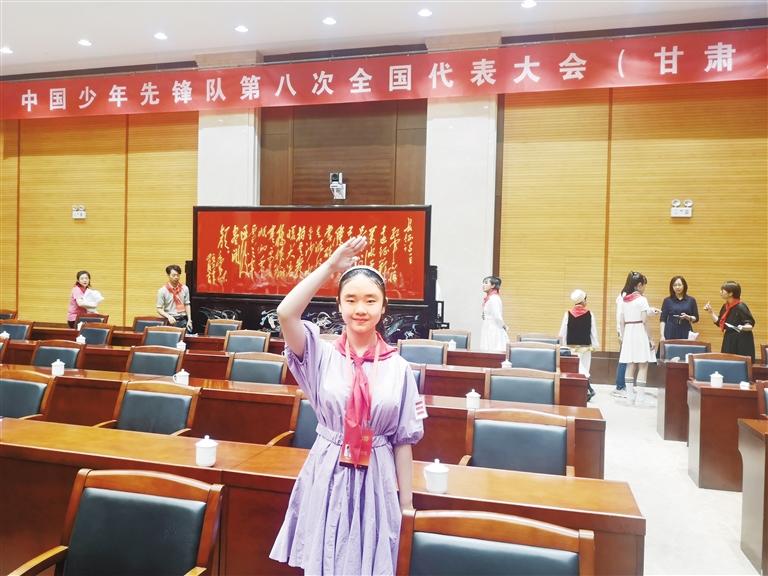 代表蘭州少先隊(duì)員參加全國少代會——這個小姑娘，攢勁！
