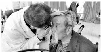 致敬時(shí)代楷?！瓣P(guān)愛八步沙林場(chǎng)大漠治沙人眼健康公益行動(dòng)”啟動(dòng)