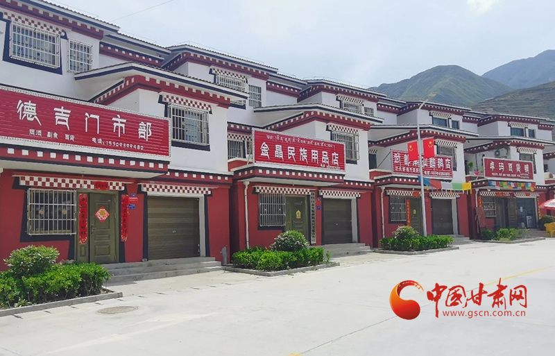 武都坪埡鄉(xiāng)：美麗安置區(qū) 綻放“幸?；ā?>
        </a><em>武都坪埡鄉(xiāng)：美麗安置區(qū) 綻放“幸福花”</em></li>
    <li><a  target=