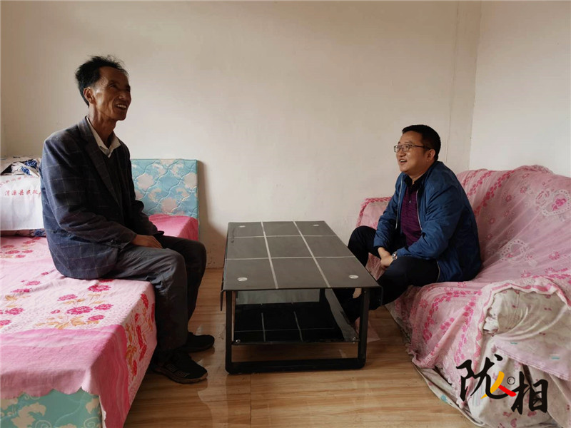 【隴人相】以扶貧為己任 把村民當(dāng)親人——記元古堆村黨支部第一書記、駐村幫扶工作隊(duì)隊(duì)長(zhǎng)陳元兵