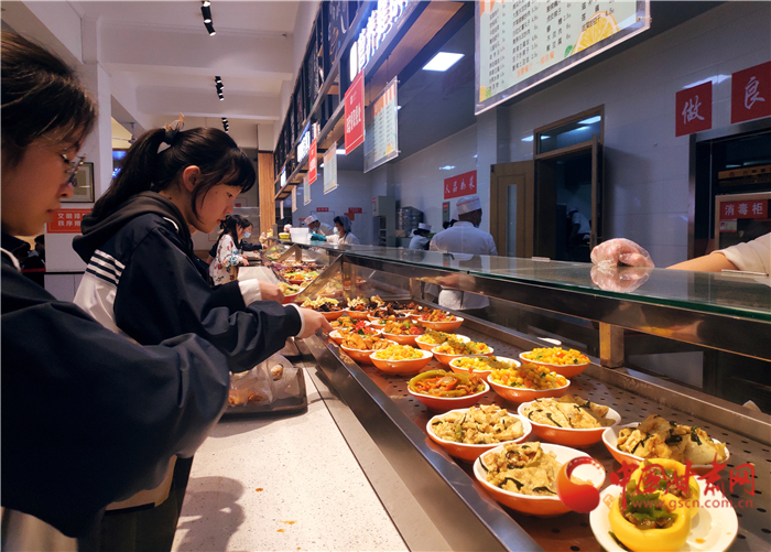 【厲行節(jié)約 反對浪費(fèi)】文明就餐立制度 西北師范大學(xué)附屬中學(xué)這樣落實(shí)光盤行動