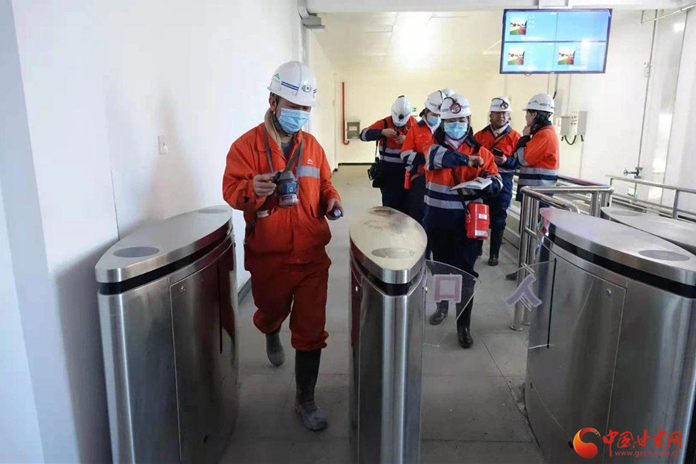 【新春走基層】春節(jié)，他們依然堅守在600米礦井下