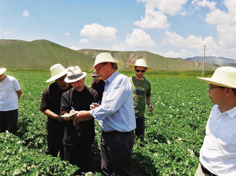 優(yōu)化引智生態(tài)環(huán)境 助推國外智力引進 蘭州市命名引進國外智力示范單位12家