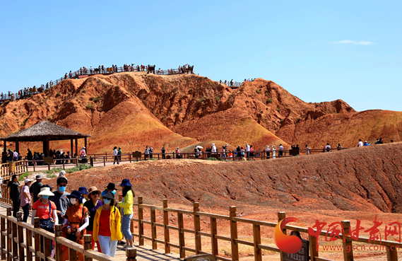 端午假期張掖共接待游客87.05萬人次，實(shí)現(xiàn)旅游收入4.64億元