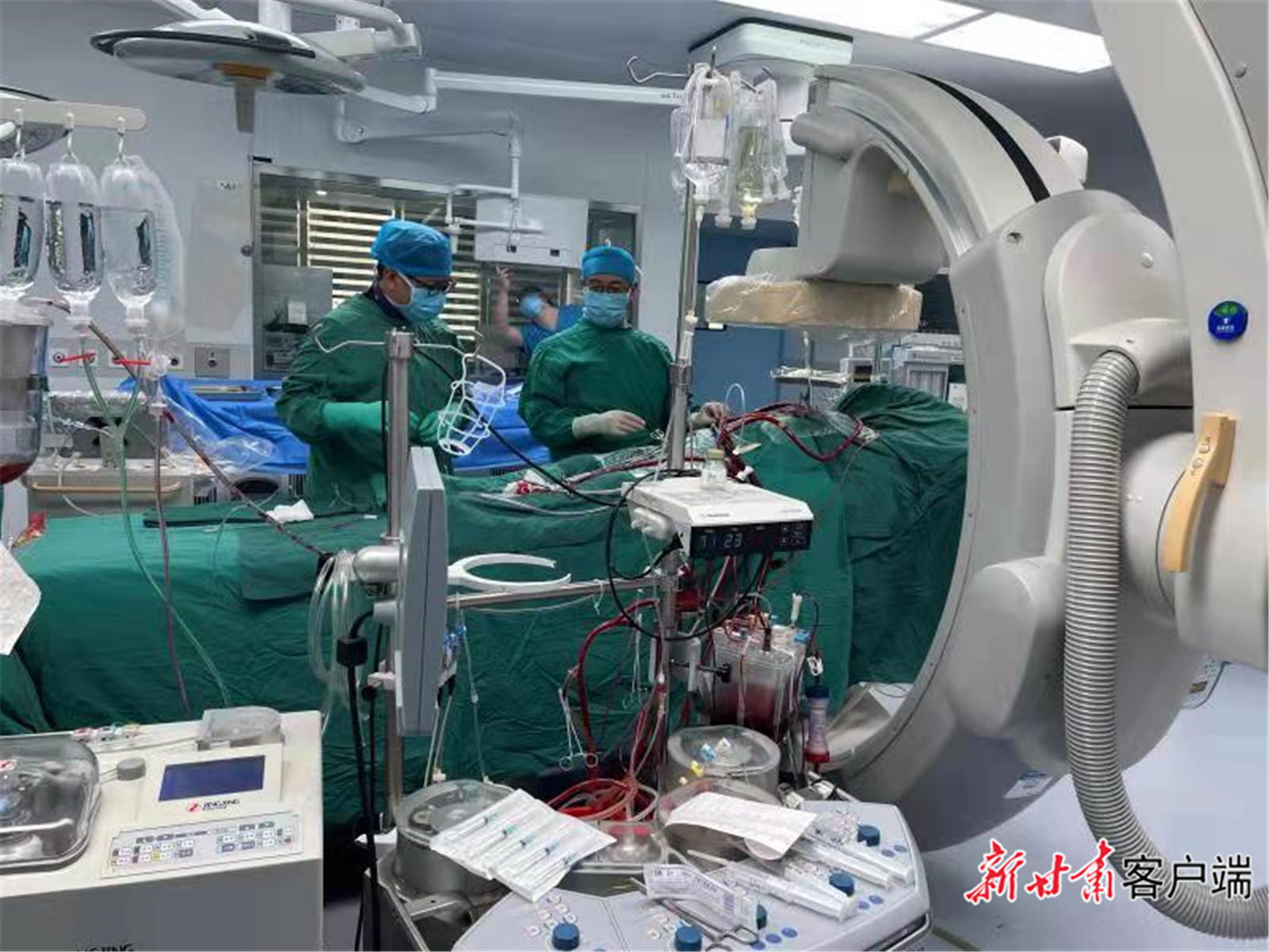 填補(bǔ)省內(nèi)空白，蘭大一院連續(xù)完成“一站式”雜交手術(shù)