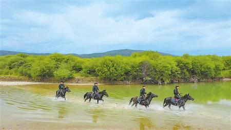 草原騎警，牧民心中的親人——記瑪曲縣公安局草原騎警大隊