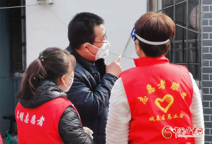 【甘快看·疫情防控最美有你（11）】奔走在“戰(zhàn)疫”一線！有一種力量叫志愿者