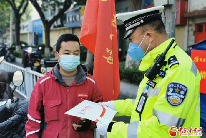 【甘快看·疫情防控最美有你（22）】蘭州安寧交警：堅(jiān)守“疫”線  靜待花開