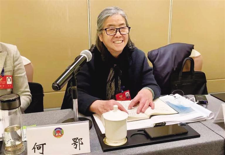 【委員風(fēng)采】“明星委員”何鄂的三個(gè)“幸?！?>
        </a><em>【委員風(fēng)采】“明星委員”何鄂的三個(gè)“幸?！?/em></li>
    <li><a  target=