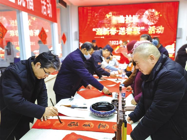 蘭州新區(qū)開展“墨香四溢送春聯(lián)·情暖文曲送祝?！被顒?>
        </a><em>蘭州新區(qū)開展“墨香四溢送春聯(lián)·情暖文曲送祝?！被顒?/em></li>
    <li><a  target=