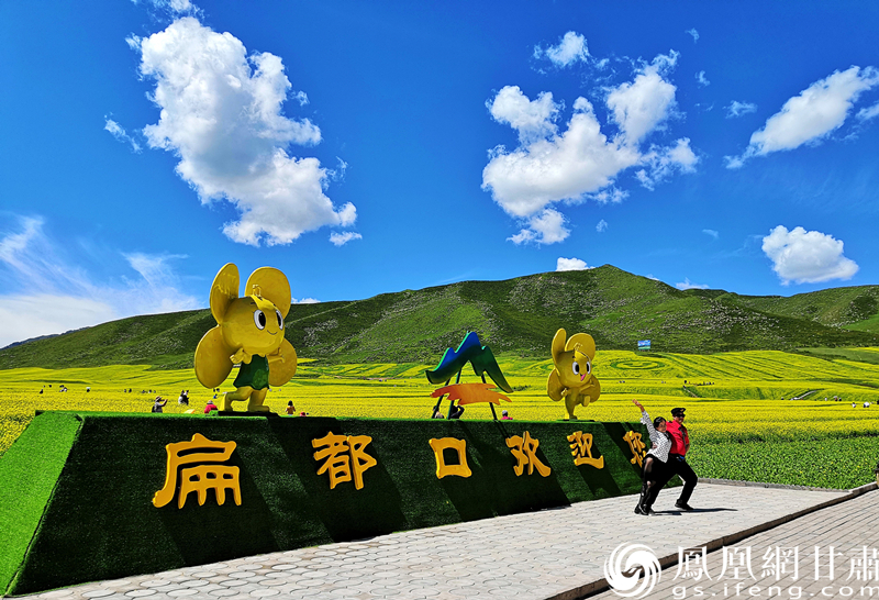 河西走廊張掖扁都口，古絲綢之路要道。王振武 攝