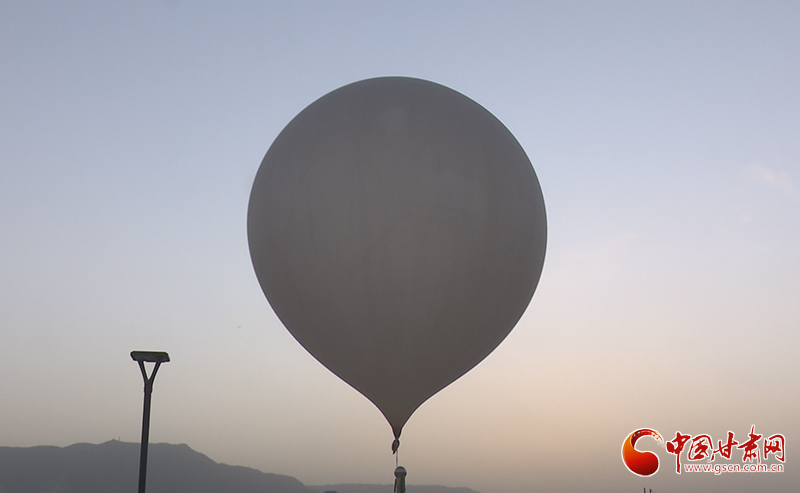 【世界氣象日】氣象站為何一天兩次放飛“大氣球”？甘肅氣象專家告訴你