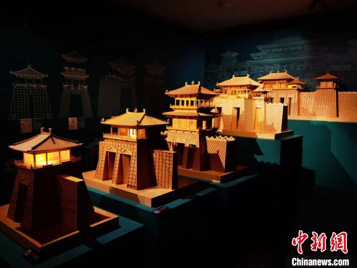 2022年11月，正在敦煌研究院展出的“千年?duì)I造——敦煌壁畫中的建筑之美”特展?！《∷?攝