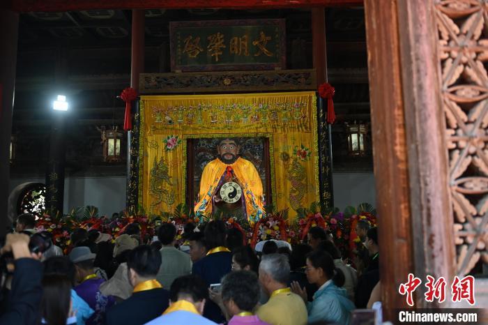 6月21日，2024(甲辰)年公祭中華人文始祖伏羲大典在甘肅天水舉行，來(lái)自海峽兩岸及港澳地區(qū)約500人現(xiàn)場(chǎng)共祭中華人文始祖伏羲。中新社記者 李亞龍 攝