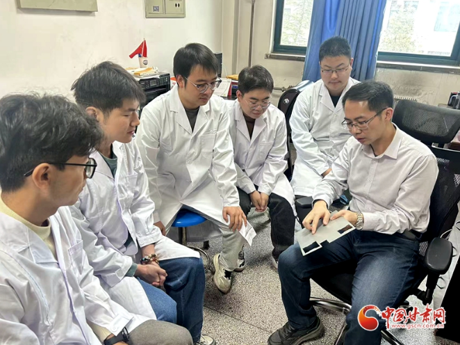蘭州大學(xué)教授彭鵬：從實(shí)驗(yàn)室走出的“科技副總”